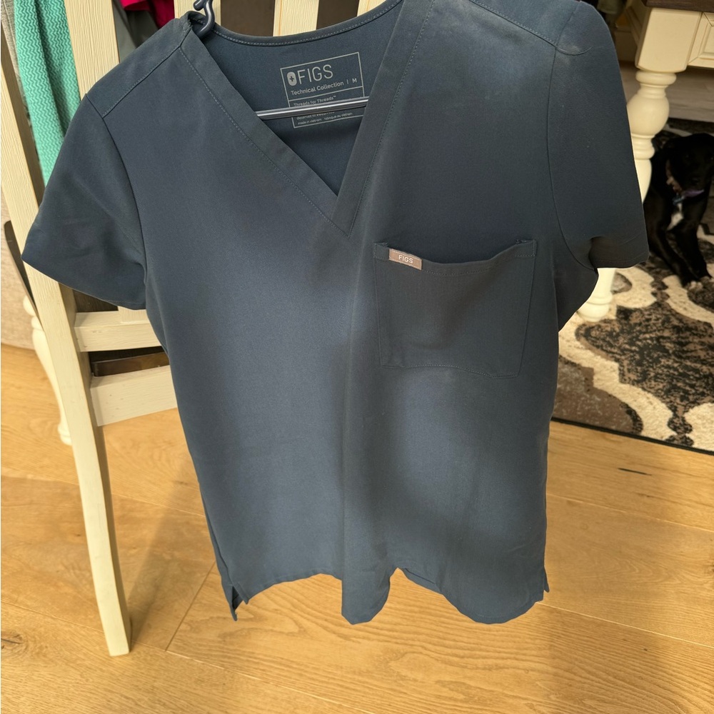 Women’s figs Catarina one pocket scrub top dark harbor